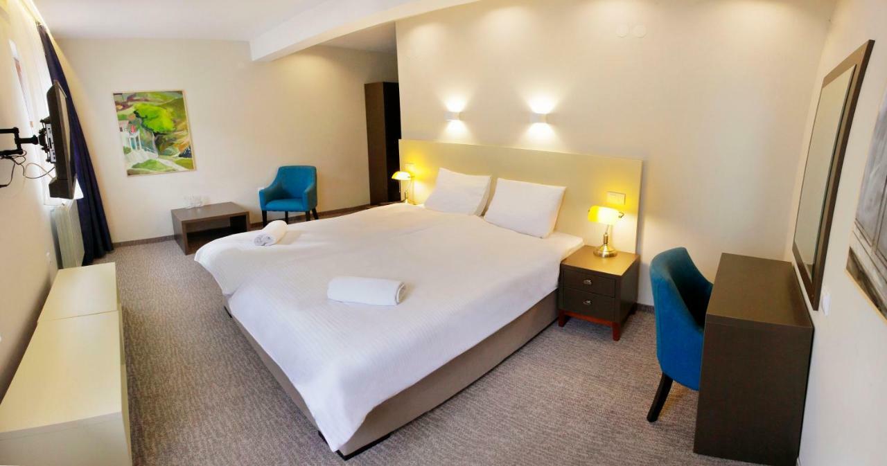 Hotel Happy Димитровград Экстерьер фото